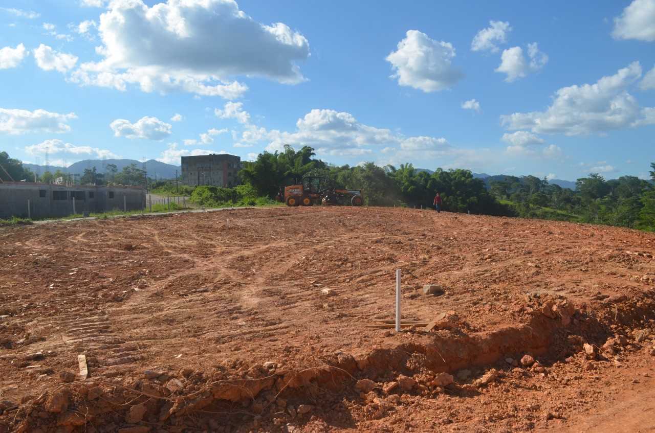 Prefeitura de Camacã abre novas ruas em Bairro